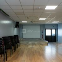 Vue arrière avec chaises - Salle Riviera