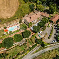 Vue d'ensemble, Château et chapiteau