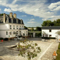 Cour Pavée