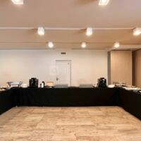 Salle cocktail 180m2 modulable - Configuration réunion