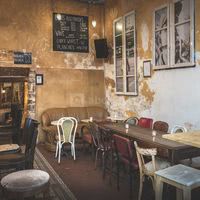 Projet artistique « Fenêtres ouvertes sur Berlin » L'oeuvre vous propose un regard sur Berlin, à travers des clichés de scènes de vie quotidiennes. Photos tirées en grand format, puis collées, en clin