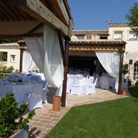 Table ronde terrasse sans les bâches