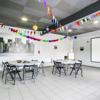 Salle, écran et vidéo projecteur