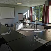 SALLE DE REUNION EN U