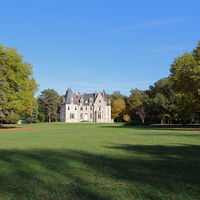 LE CHATEAU vu du parc côté ouest