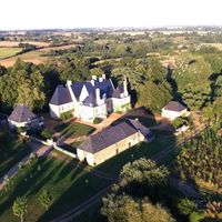 Le château vu du ciel avec ses dépendances