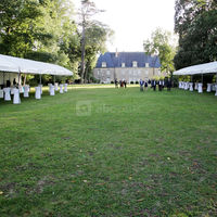 La grande pelouse du jardin