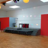 Estrade et espace de dance
