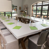 Salle de séminaire donnant sur le jardin