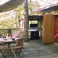 Coin terrasse de la cabane dans les arbres, pour un instant de détente hors du commun !