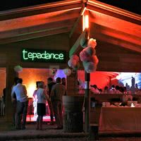 Le tépadance est une des salles du tépacap fiesta : salle de réunion le jour, elle se transforme en piste de dans illuminée le soir !