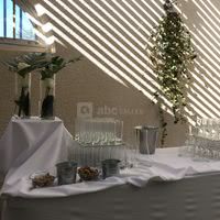 Vin d'honneur dans patio couvert du toit bioclimatique