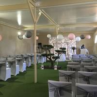 Organisation de cérémonie d'engagement dans patio avec toit fermé