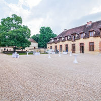 Grange et Orangerie du Château de Vaux