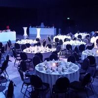 Diner de gala en salle de spectacle