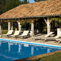 Le poolhouse de la bergerie et sa piscine chauffée