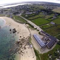 Vue du ciel, avec le semaphore et la baie de Brignogan
