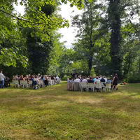 Cérémonie dans le parc