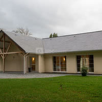 Vue extérieure de la salle et sa terrasse