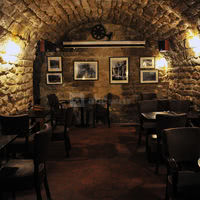 Cave privatisable avec petit bar 50 personnes debout maximum