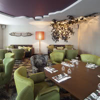 Le Très Honoré Bar