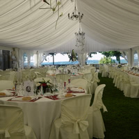 Chapiteau installé dans la cour intérieure