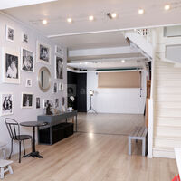 Le coin studio (sous-sol), transformable en grande salle de réunion ou espace dansant