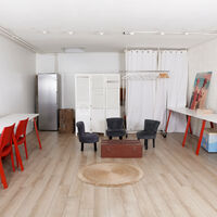 Frigo et grandes tables