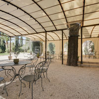 Sous la grande pergola