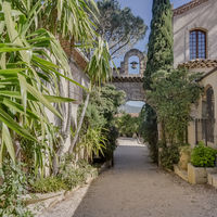 Porche entre les 2 maisons
