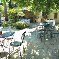 Terrasse au bord de la piscine