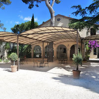Pergola à l'avant de la maison