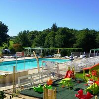 Jeux pour petits et piscine chauffée