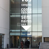 Entrée de la Maison de l'économie