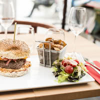 Burger 108 et frites maison