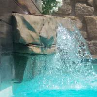 Piscine chauffée cascade