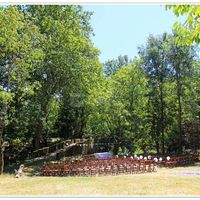 Cérémonie près du pont datant de 1735