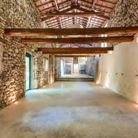 Salle de réception pleine lumière