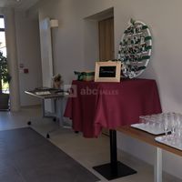 Accueil communiquant avec la salle, les terrasses, le parking, la salle de réunion et réception