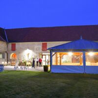 Terrasse et véranda éclairées d'avril à octobre