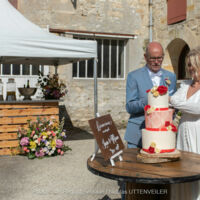 Découpe du gâteau en terrasse, adresses de desserts indiquées