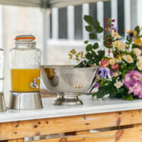 Bar et barnum du domaine avec son matériel