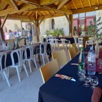 Repas en véranda pour réunion d'avril à octobre