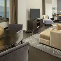 Corner Suite Lake