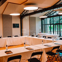 Salle de réunion en U
