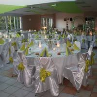 Salle 180m² tables rondes