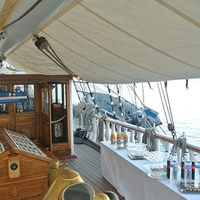 Cocktail sur le pont supérieur arrière du BELEM
