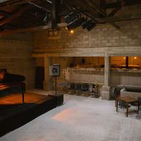 Salle principale + bar