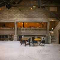 Salle principale + bar