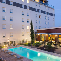 Piscine et terrasse